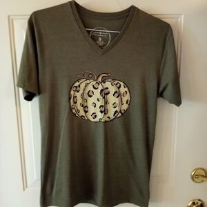 NWOT Jane Marie Leopard Print Pumpkin V-Neck T-Shirt